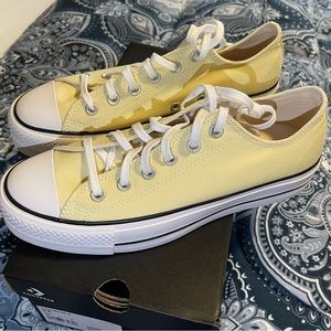 Brand new Platform Converse Size 9.5